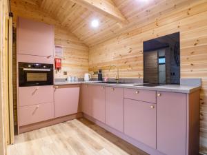 Kuchyň nebo kuchyňský kout v ubytování The Sty + 11 fotografií