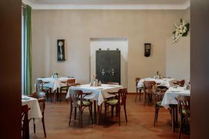 Restaurace v ubytování Penzion Šatlava + 104 fotografií