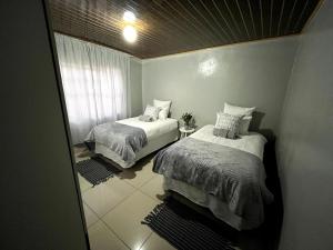 En eller flere senge i et værelse på Cozy Comfort