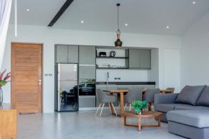 Kuchyň nebo kuchyňský kout v ubytování Sea View Chaweng Noi Villa Luxury