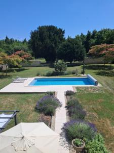 Πισίνα στο ή κοντά στο La Maronniere