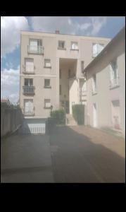 Tòa nhà nơi căn hộ tọa lạc