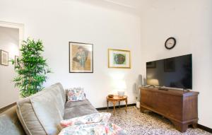 Μια τηλεόραση ή/και κέντρο ψυχαγωγίας στο Happygenoa