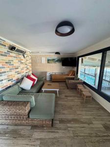 Φωτογραφία από το άλμπουμ του לה וילה - וילה משפחתית עם בריכה פרטית מחוממת ומקורה σε Beit Jann