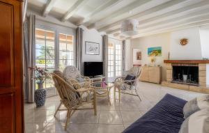 Et tv og/eller underholdning på Villa Proche De La Mer