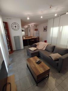 Η κουζίνα ή μικρή κουζίνα στο Essential Near stadium Air conditioning et Private parking