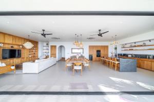 Køkken eller tekøkken på Casa Daria Sofia - Oceanview Luxury 4BR Villa