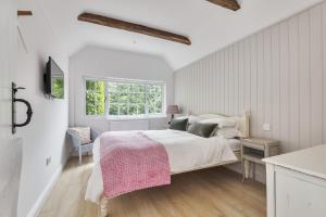 Ένα ή περισσότερα κρεβάτια σε δωμάτιο στο The Long Cottage