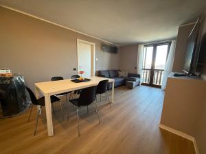 พื้นที่นั่งเล่นของ Attico del Sole sulle piste da sci - Box privato +19 ภาพ