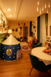 Ảnh trong thư viện ảnh của Magiczny Salonik Harrego - Obok Jarmarku Bożonarodzeniowego i Sceny Sylwestrowej ở Toruń