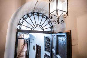 a hallway with a door and a chandelier at La Vite 94 in Rome