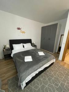 Postel nebo postele na pokoji v ubytování Marisah Rin Residence