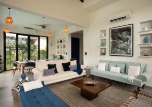 Χώρος καθιστικού στο LohonoStays Villa Siena F