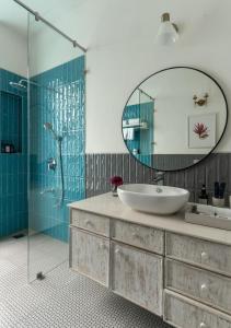 Ένα μπάνιο στο LohonoStays Villa Siena F +16 φωτογραφίες