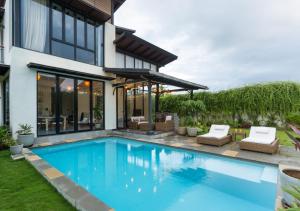 Πισίνα στο ή κοντά στο LohonoStays Villa Siena F