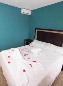 Ένα ή περισσότερα κρεβάτια σε δωμάτιο στο Apartalux Almerimar Beach +54 φωτογραφίες