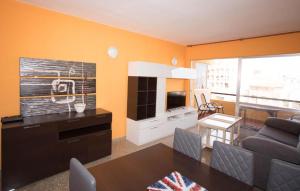 Μια τηλεόραση ή/και κέντρο ψυχαγωγίας στο Apartalux Almerimar Beach