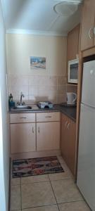 Η κουζίνα ή μικρή κουζίνα στο Outeniqua Strandwoonstel +2 φωτογραφίες