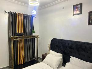 Χώρος καθιστικού στο Jet Apartment Magodo GRA Phase II Shangisha +15 φωτογραφίες