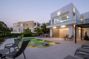 Swimmingpoolen hos eller tæt på Vista by Del Sol Villa