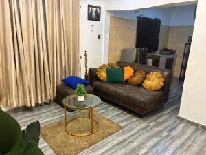 Χώρος καθιστικού στο Jet Apartment Magodo GRA Phase II Shangisha