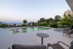 Swimmingpoolen hos eller tæt på Vista by Del Sol Villa