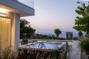 Naturlandskabet i nærheden af villaen + 37 billeder