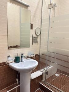 Ένα μπάνιο στο Tanzharik Hotel