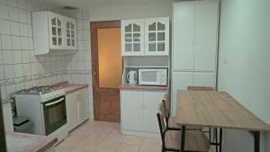 Η κουζίνα ή μικρή κουζίνα στο 6 personas - Casa amplia y acogedora en zona residencial +14 φωτογραφίες