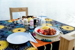 Jídlo v hotelu nebo okolí + 65 fotografií