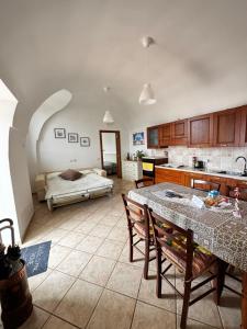 a kitchen with a table and a bed in a room at A Casa di Ilary in Ravello