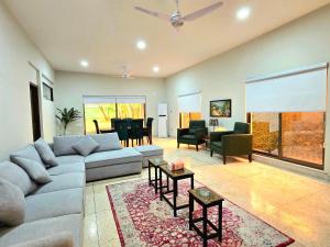 Χώρος καθιστικού στο Amber Wood By Luxurious Landing