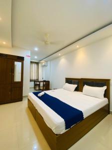 Postel nebo postele na pokoji v ubytování Metro Residency