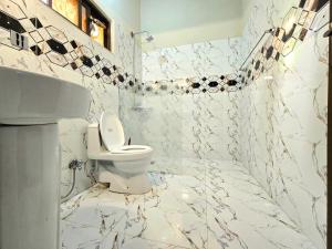 Ένα μπάνιο στο Amber Wood By Luxurious Landing +47 φωτογραφίες