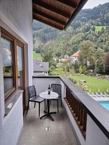 a balcony with a table and chairs and a view at Apart Simple Living in Zell am Ziller +13 photos