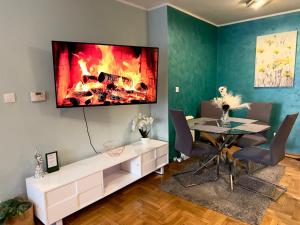 Μια τηλεόραση ή/και κέντρο ψυχαγωγίας στο Belgrade Apartment 1 +3 φωτογραφίες