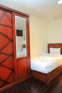 Postel nebo postele na pokoji v ubytování Kings Palace - Downtown Cairo