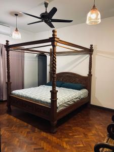 Una cama o camas en una habitación de Sugars Houz