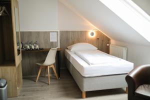 Una cama o camas en una habitación de SkyLine Hotel Hannover