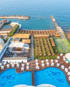 Nespecifikovaný výhled na moře nebo výhled na moře při pohledu z rezortu