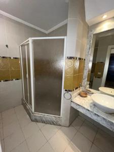 Un baño de Delta Sharm Resort 21 fotos más