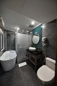 Ένα μπάνιο στο Dong Xuan Boutique Hotel +60 φωτογραφίες