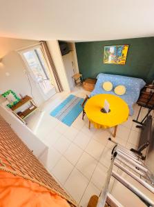 Χώρος καθιστικού στο Provençal Getaway Pool Studio Hiking