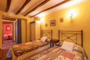 Ένα ή περισσότερα κρεβάτια σε δωμάτιο στο Casa Rural Abuelo Luis