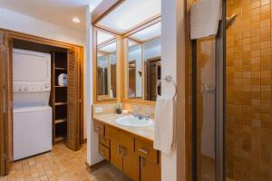 Et badeværelse på 1512 Ridge