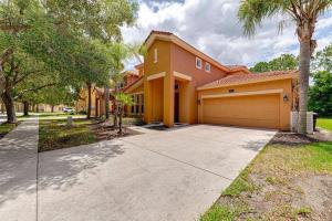 a house with a driveway and a garage at Watersong Sunbreeze Villa in Davenport