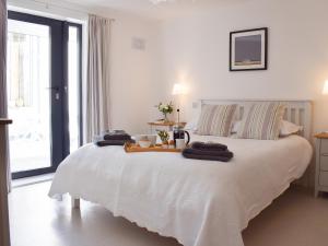 a bedroom with a bed with towels on it at Potters Pad in Alnwick