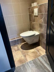 Ένα μπάνιο στο Charmant studio avec terrasse