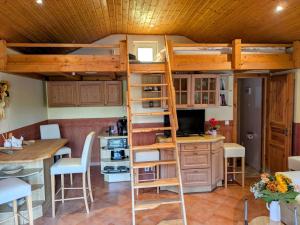 Nhà bếp/bếp nhỏ tại Ruhige Auszeit zwischen Wald & Erzgebirge