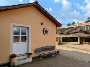 Tòa nhà nơi nhà nghỉ dưỡng tọa lạc